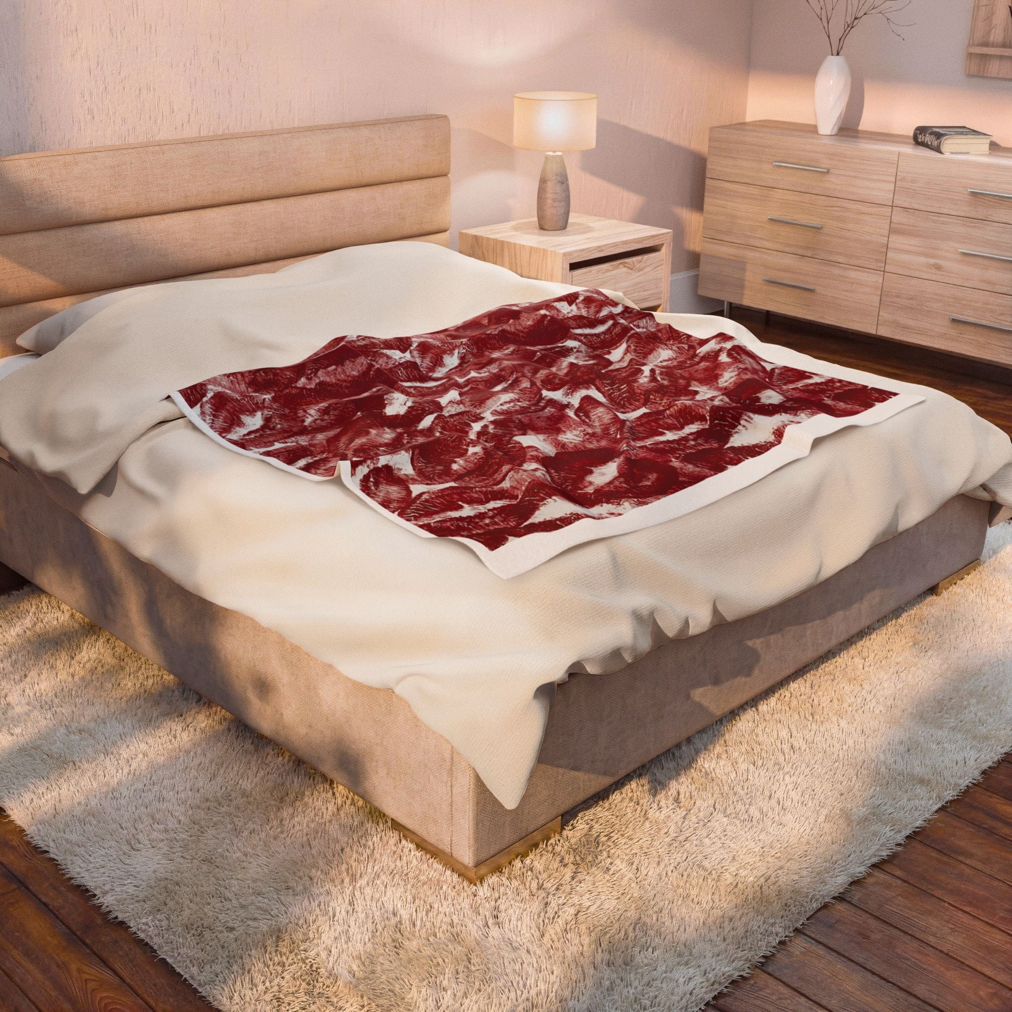 Kiss Print Velveteen Plush Blanket — Soft Red Lip Pattern Throw for Valentine’s Day